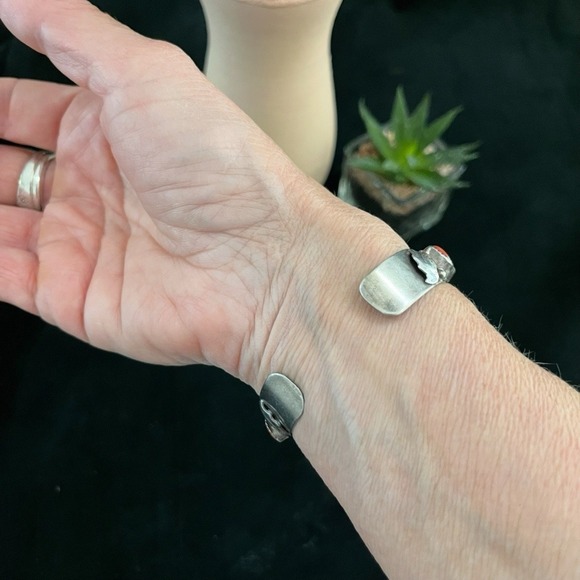 Vintage Zuni Native American Art 925 Silver Red Coral Bracelet Cuff Design 6.25" - Picture 10 of 11